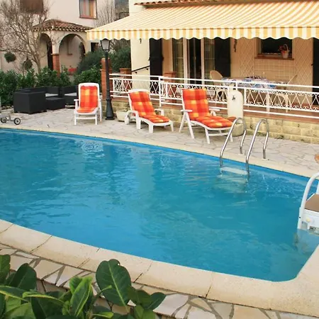 Les Termes Sleeps 6 Pool Villa *